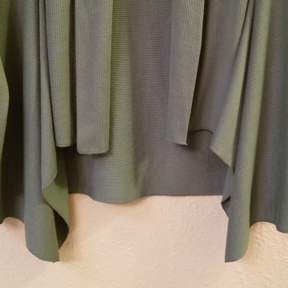 Beautiful and comfortable green coverall jacket - Picture 3 of 5